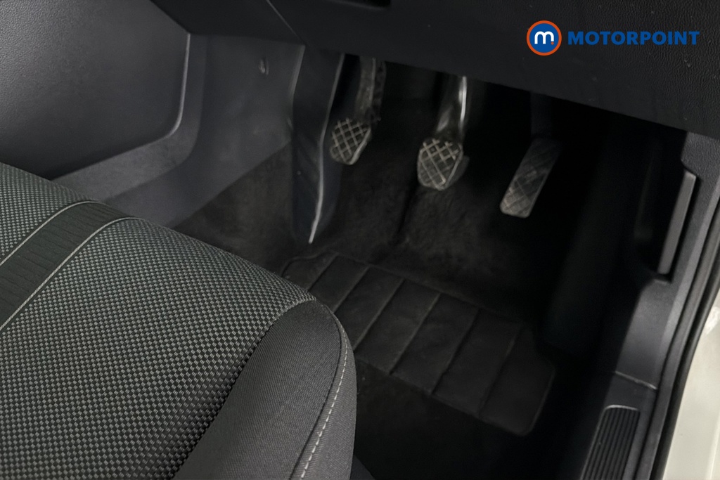 Volkswagen T-Roc Life Manual Petrol SUV - Stock Number (1682526) - 24th supplementary image