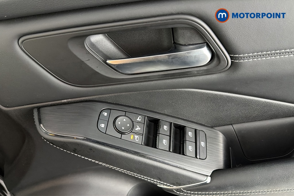 Nissan Qashqai N-Connecta Manual Petrol SUV - Stock Number (1682541) - 19th supplementary image