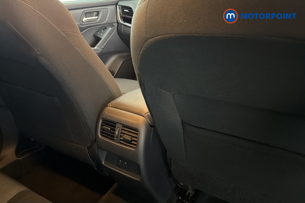Nissan Qashqai N-Connecta Manual Petrol SUV - Stock Number (1682541) - 28th supplementary image