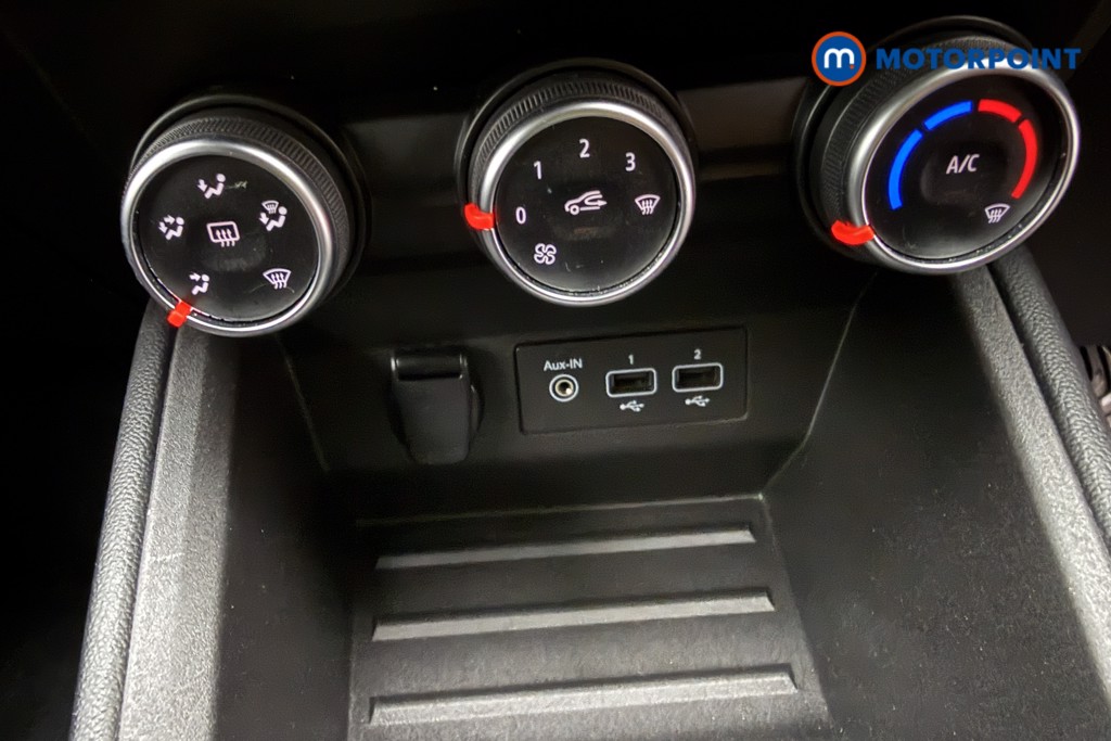 Renault Clio Iconic Manual Petrol Hatchback - Stock Number (1685011) - 15th supplementary image