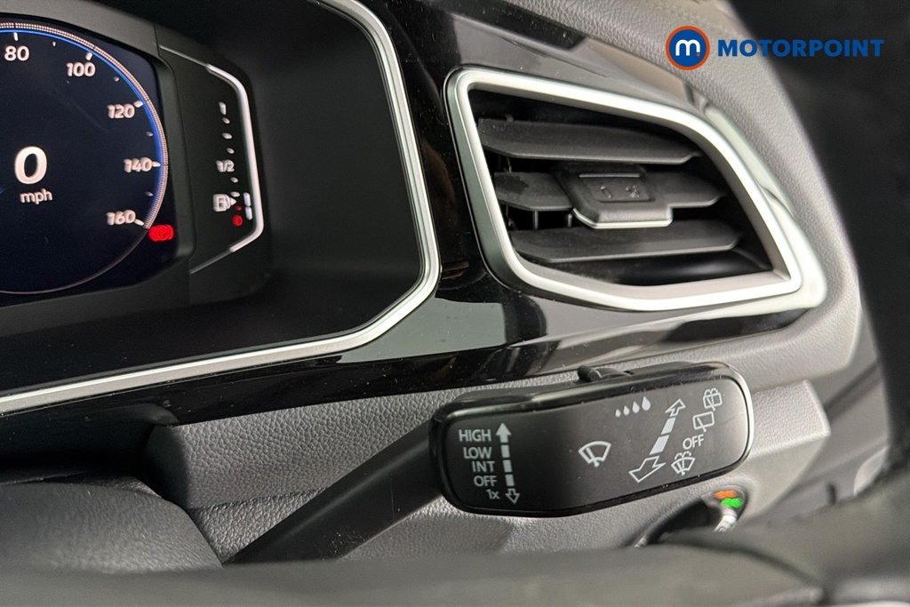Volkswagen T-Roc R-Line Manual Petrol SUV - Stock Number (1687490) - 6th supplementary image