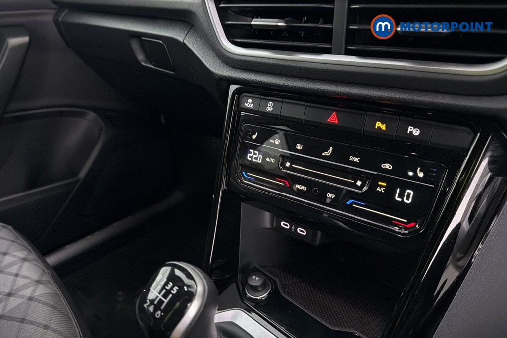 Volkswagen T-Roc R-Line Manual Petrol SUV - Stock Number (1687490) - 12th supplementary image