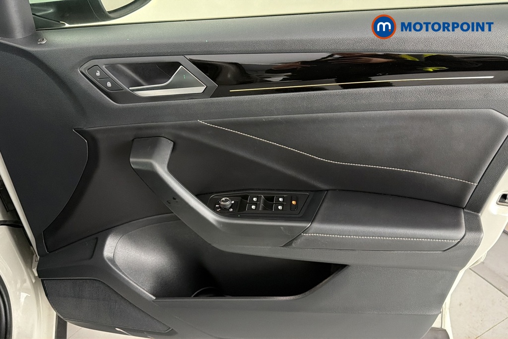 Volkswagen T-Roc R-Line Manual Petrol SUV - Stock Number (1687490) - 18th supplementary image