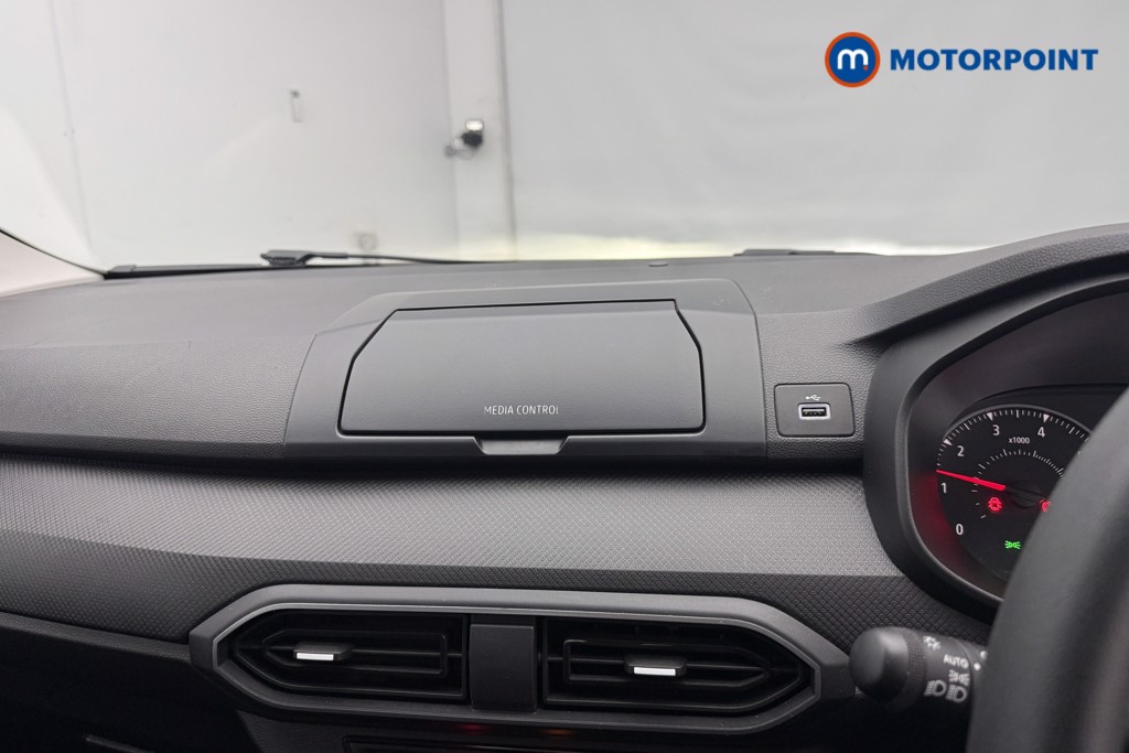 Dacia Sandero Essential Manual Petrol Hatchback - Stock Number (1687518) - 33rd supplementary image