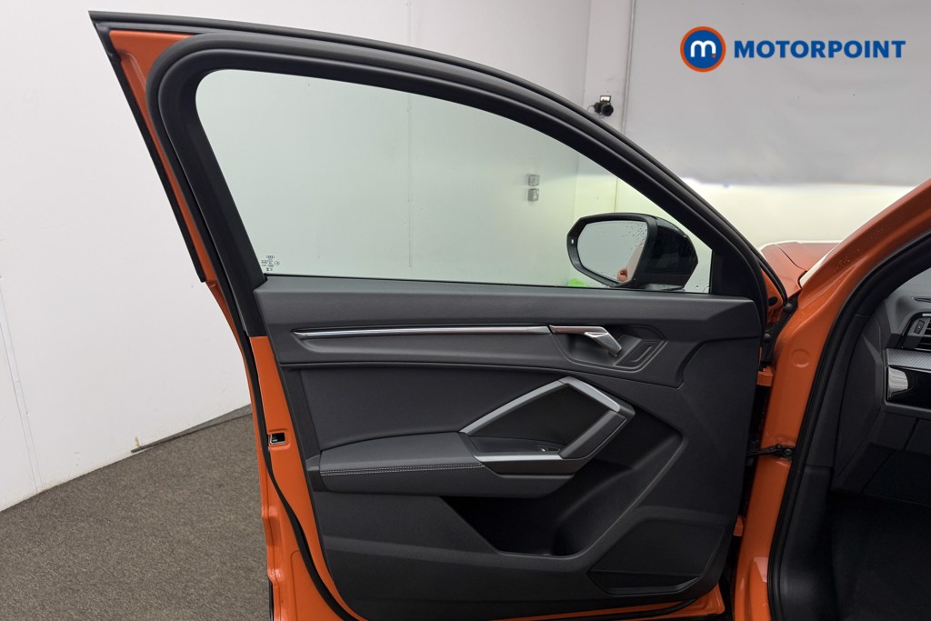 Audi Q3 Black Edition Manual Petrol SUV - Stock Number (1688066) - 11th supplementary image