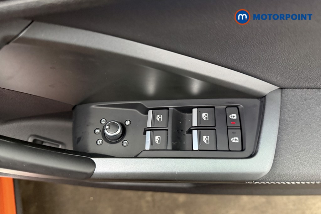 Audi Q3 Black Edition Manual Petrol SUV - Stock Number (1688066) - 32nd supplementary image
