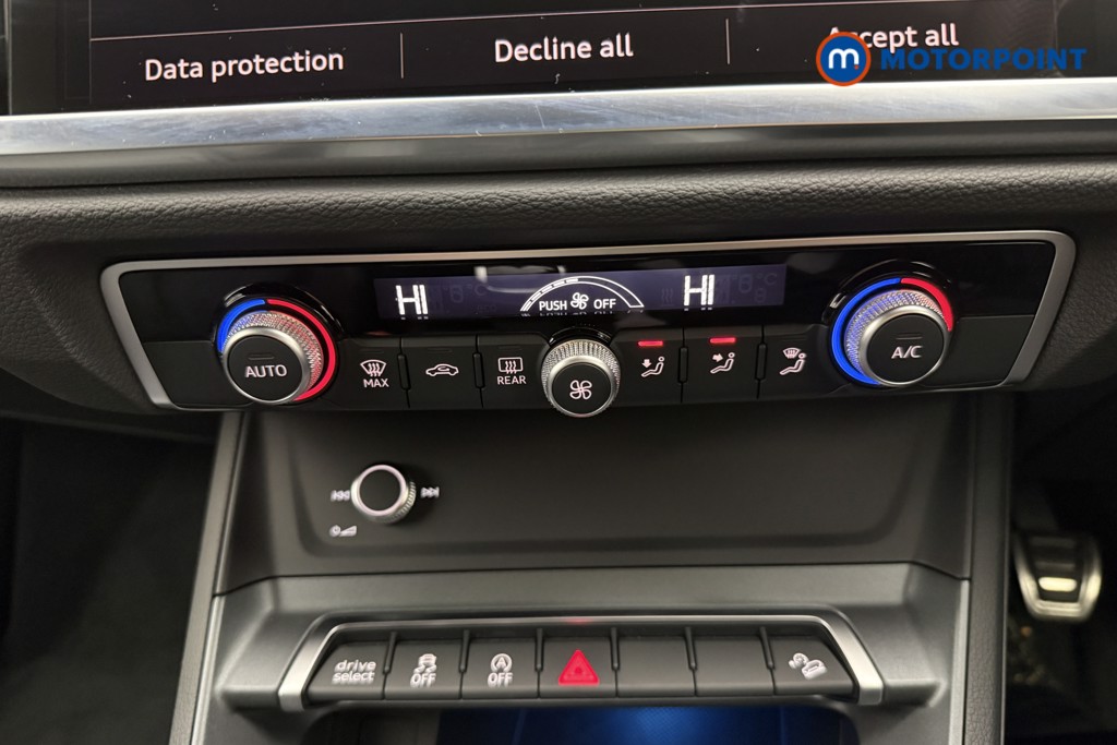 Audi Q3 Black Edition Manual Petrol SUV - Stock Number (1688066) - 44th supplementary image