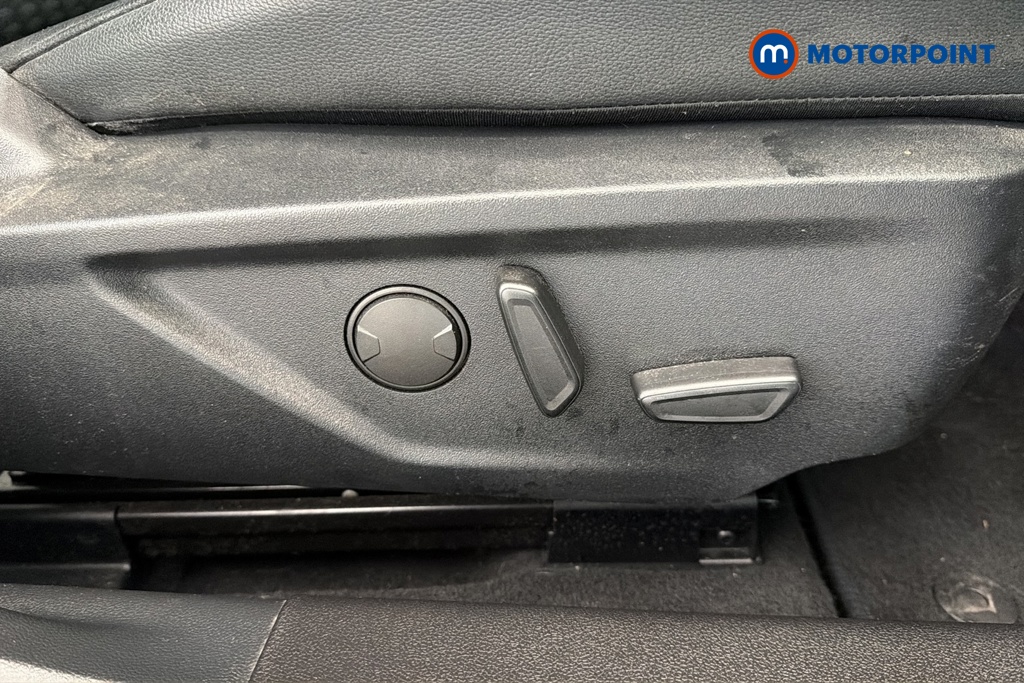Ford Focus Titanium X Edition Manual Petrol Hatchback - Stock Number (1688133) - 23rd supplementary image