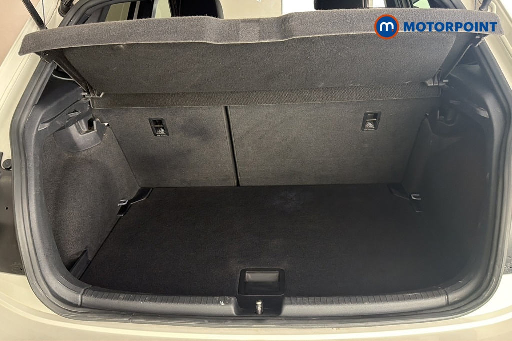 Volkswagen Polo R-Line Manual Petrol Hatchback - Stock Number (1677160) - 30th supplementary image