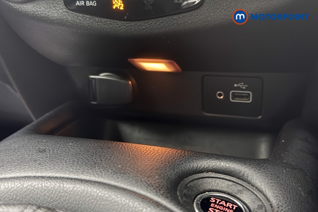 Nissan Juke N-Connecta Manual Petrol SUV - Stock Number (1678733) - 15th supplementary image