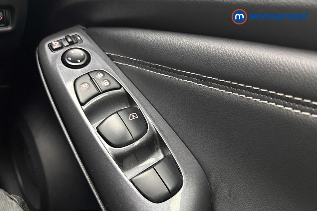 Nissan Juke N-Connecta Manual Petrol SUV - Stock Number (1678733) - 17th supplementary image