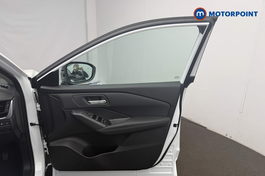 Nissan Qashqai N-Connecta Automatic Petrol SUV - Stock Number (1683501) - 4th supplementary image
