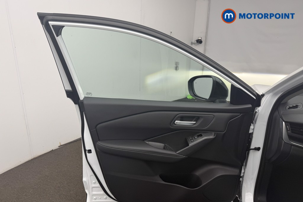 Nissan Qashqai N-Connecta Automatic Petrol SUV - Stock Number (1683501) - 39th supplementary image