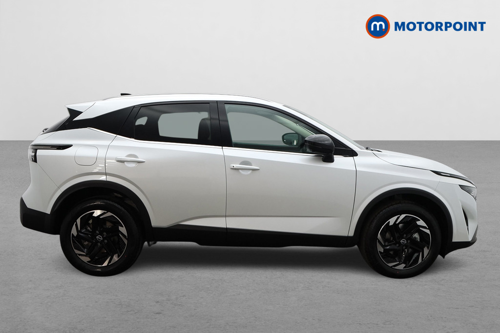 Nissan Qashqai N-Connecta Automatic Petrol SUV - Stock Number (1683501) - Drivers side