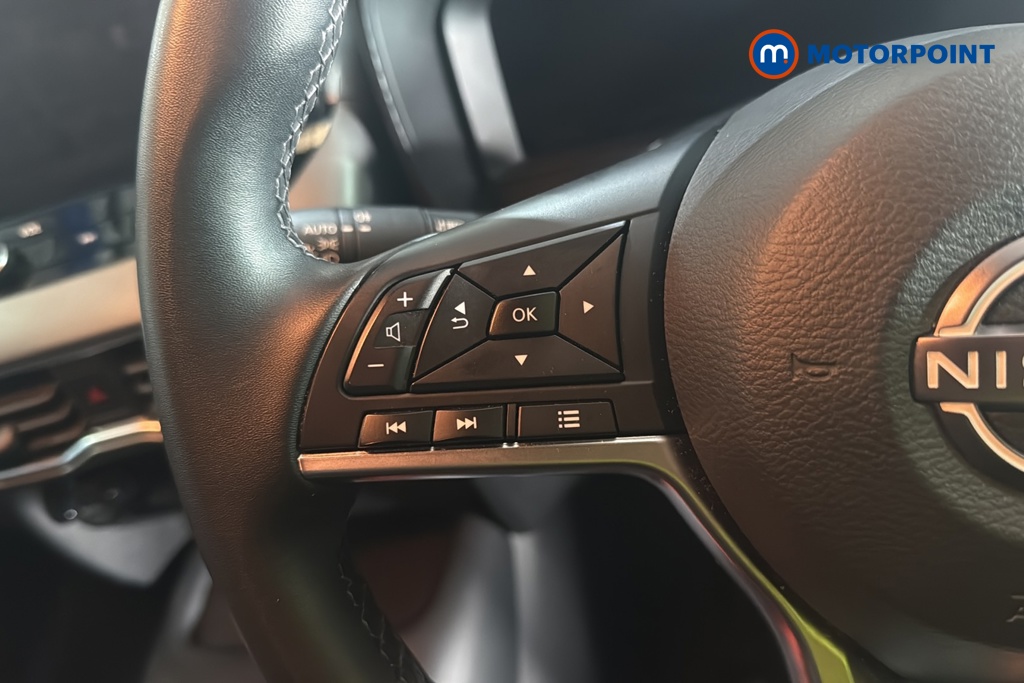 Nissan Juke N-Connecta Manual Petrol SUV - Stock Number (1687195) - 4th supplementary image