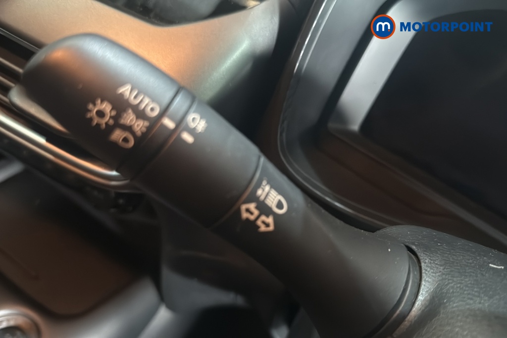 Nissan Juke N-Connecta Manual Petrol SUV - Stock Number (1687195) - 5th supplementary image