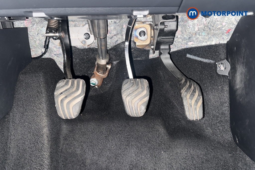 Nissan Juke N-Connecta Manual Petrol SUV - Stock Number (1687195) - 24th supplementary image