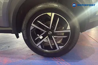 Nissan Juke N-Connecta Manual Petrol SUV - Stock Number (1687195) - 45th supplementary image