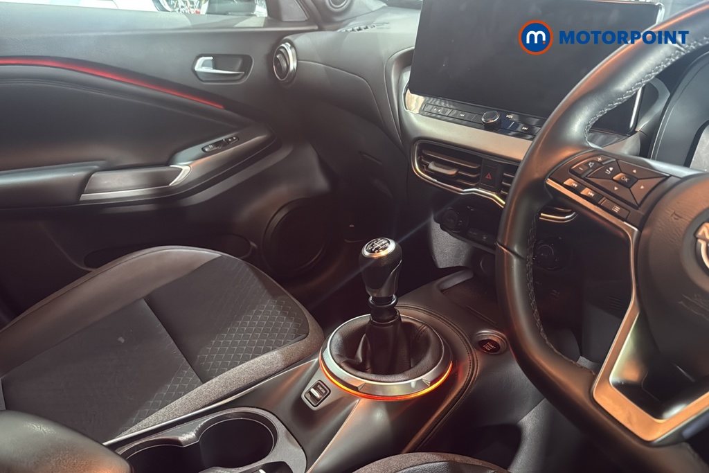 Nissan Juke N-Connecta Manual Petrol SUV - Stock Number (1687195) - 1st supplementary image
