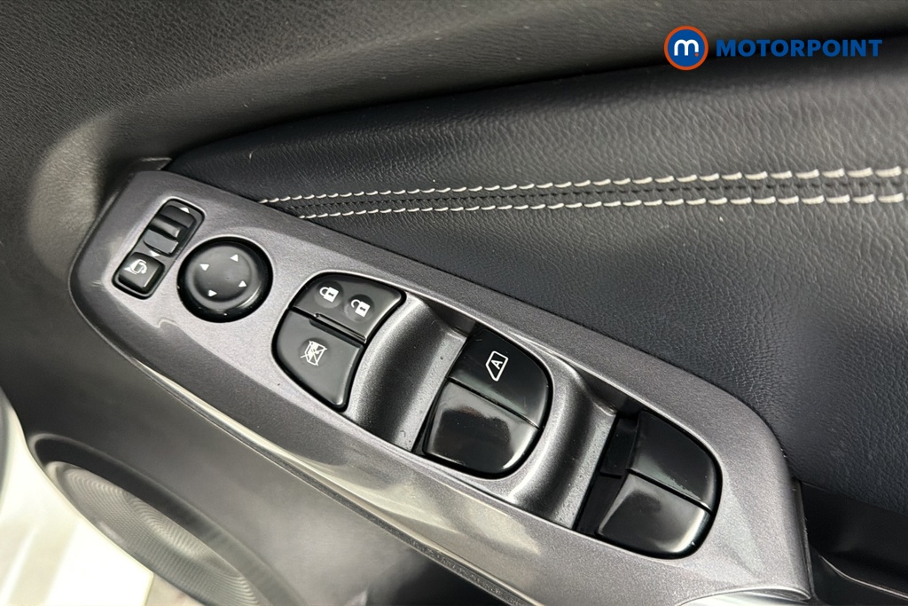 Nissan Juke N-Connecta Manual Petrol SUV - Stock Number (1688230) - 19th supplementary image