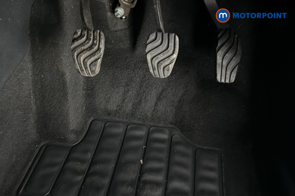 Nissan Juke N-Connecta Manual Petrol SUV - Stock Number (1688230) - 24th supplementary image
