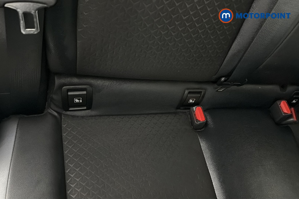 Nissan Juke N-Connecta Manual Petrol SUV - Stock Number (1688230) - 27th supplementary image