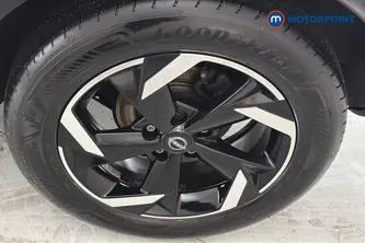 Nissan Juke N-Connecta Manual Petrol SUV - Stock Number (1688230) - 45th supplementary image