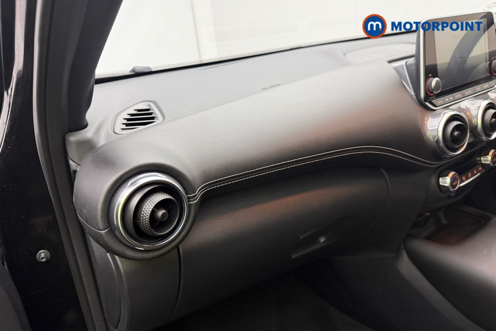 Nissan Juke N-Connecta Manual Petrol SUV - Stock Number (1688241) - 4th supplementary image