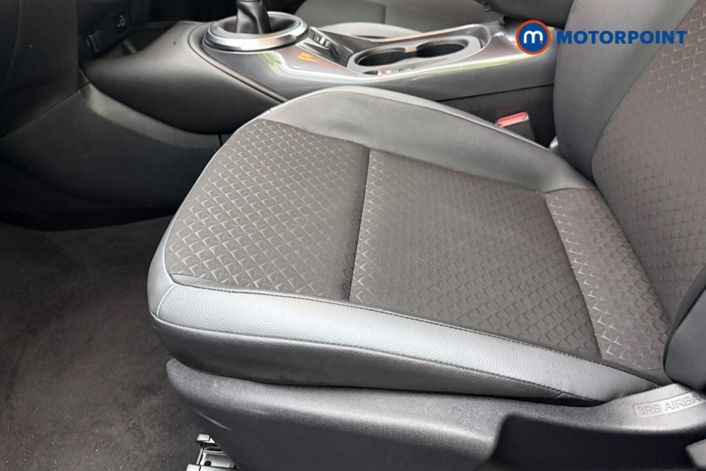 Nissan Juke N-Connecta Manual Petrol SUV - Stock Number (1688241) - 6th supplementary image
