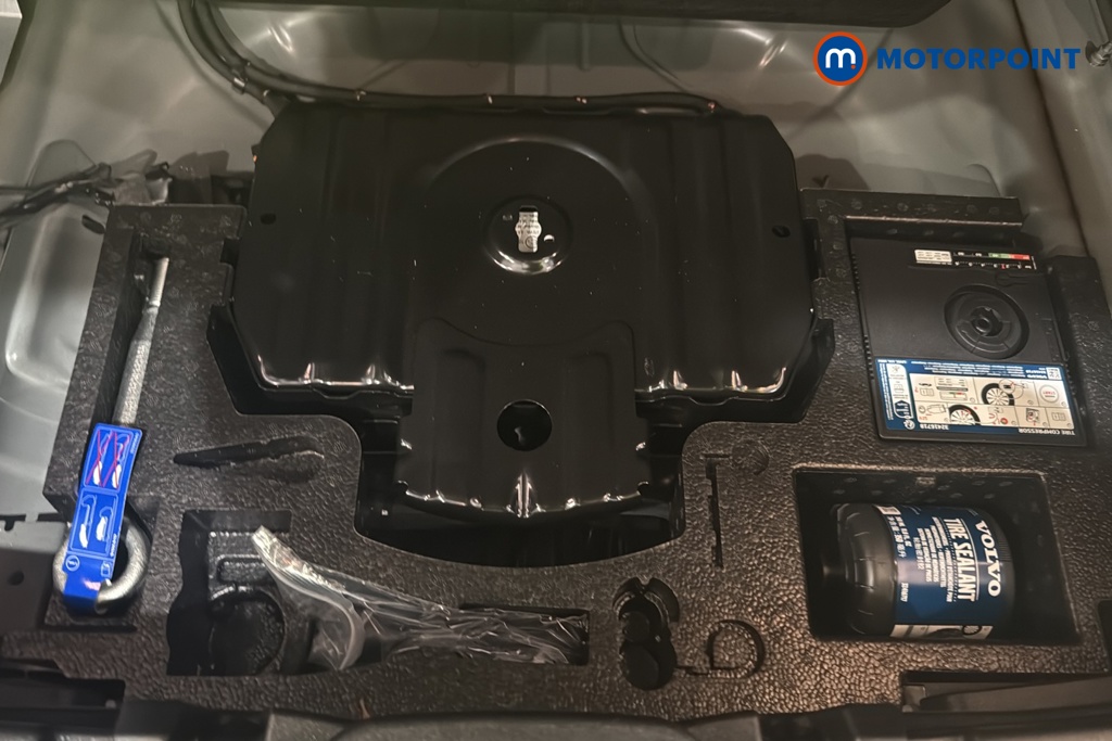 Volvo Xc40 Plus Black Edition Automatic Petrol SUV - Stock Number (1689238) - 33rd supplementary image