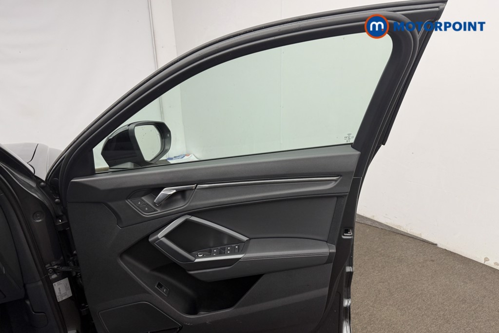 Audi Q3 Black Edition Automatic Petrol SUV - Stock Number (1689980) - 33rd supplementary image