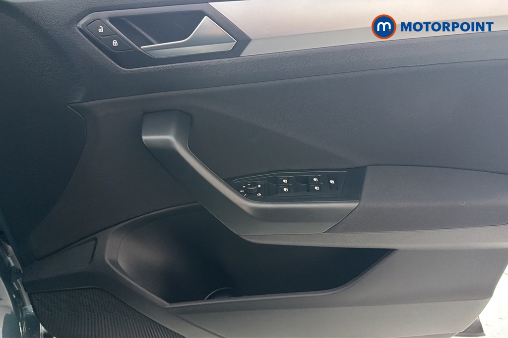 Volkswagen T-Roc Life Manual Petrol SUV - Stock Number (1686753) - 18th supplementary image