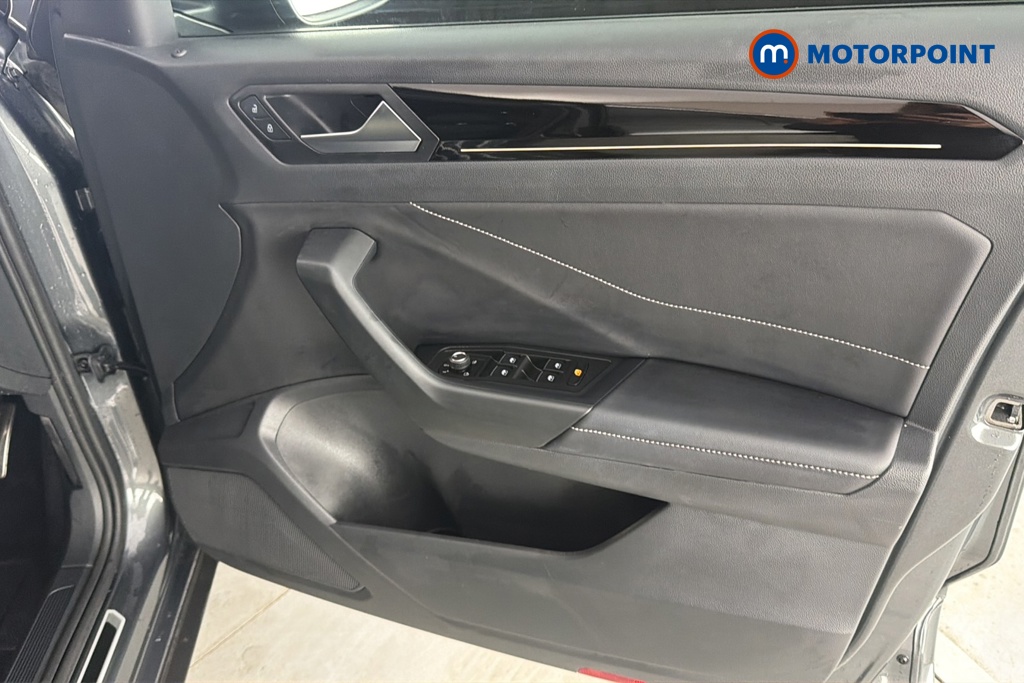 Volkswagen T-Roc R-Line Automatic Petrol SUV - Stock Number (1689514) - 18th supplementary image