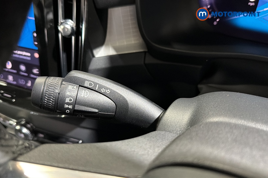 Volvo Xc40 Core Automatic Petrol SUV - Stock Number (1689682) - 5th supplementary image
