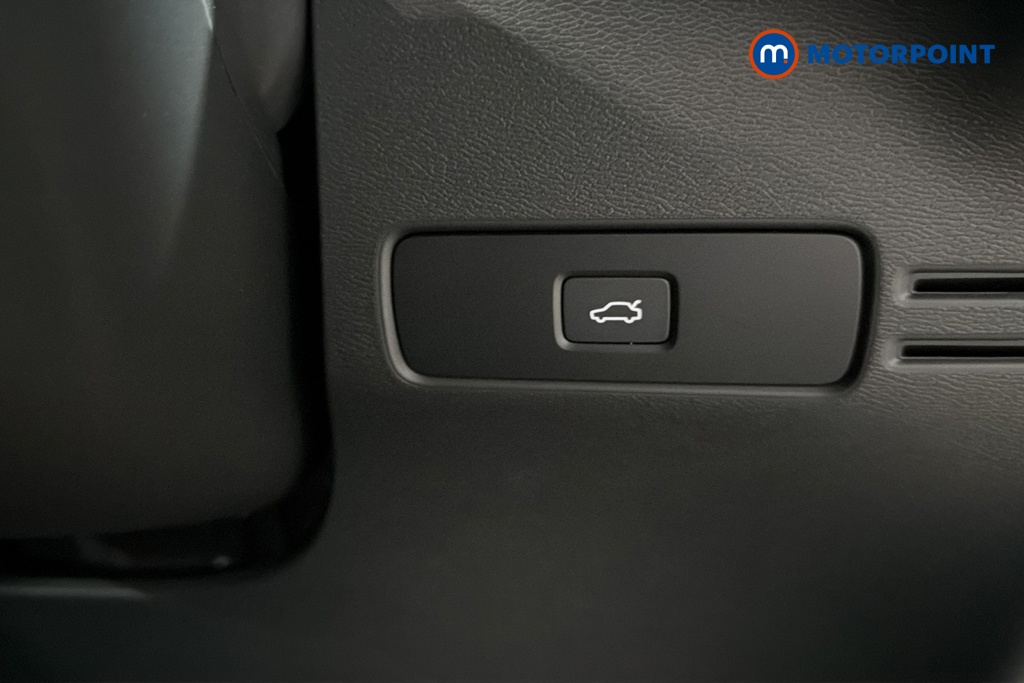 Volvo Xc40 Core Automatic Petrol SUV - Stock Number (1689682) - 11th supplementary image