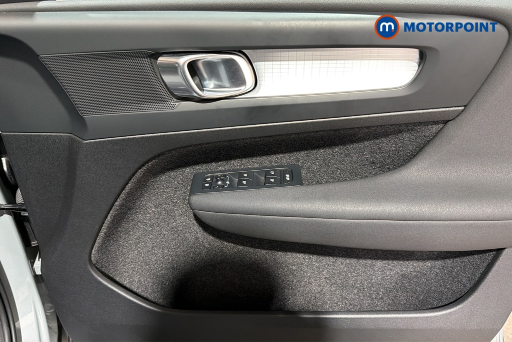 Volvo Xc40 Core Automatic Petrol SUV - Stock Number (1689682) - 18th supplementary image