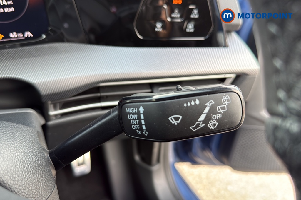Volkswagen Golf R-Line Automatic Petrol Hatchback - Stock Number (1690080) - 6th supplementary image
