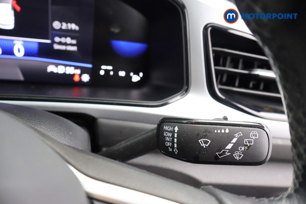Volkswagen T-Roc Life Manual Petrol SUV - Stock Number (1652211) - 6th supplementary image