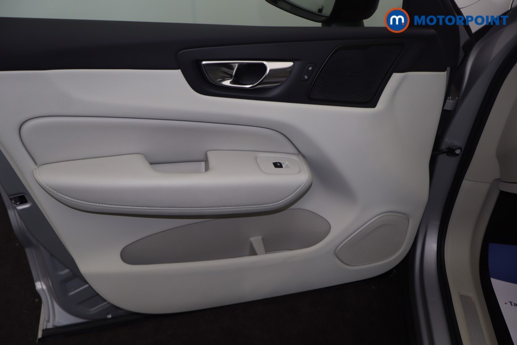 Volvo Xc60 Plus Automatic Petrol SUV - Stock Number (1679142) - 32nd supplementary image