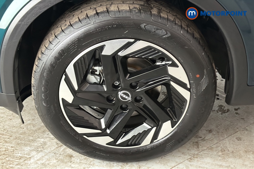 Nissan Qashqai N-Connecta Manual Petrol SUV - Stock Number (1683505) - 44th supplementary image