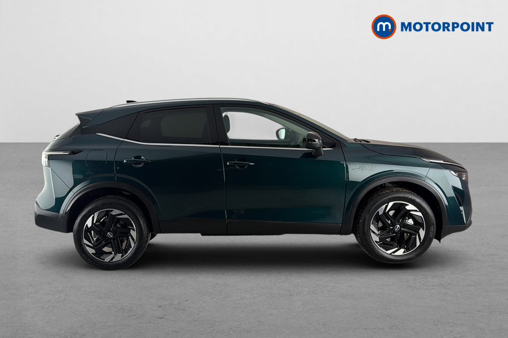 Nissan Qashqai N-Connecta Manual Petrol SUV - Stock Number (1683505) - Passenger side