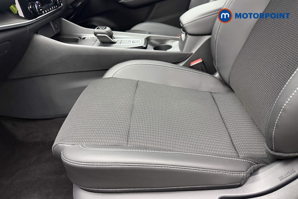 Nissan Qashqai N-Connecta Automatic Petrol SUV - Stock Number (1683512) - 4th supplementary image