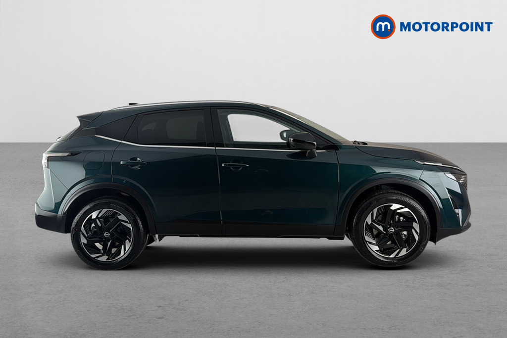 Nissan Qashqai N-Connecta Manual Petrol SUV - Stock Number (1683526) - Passenger side