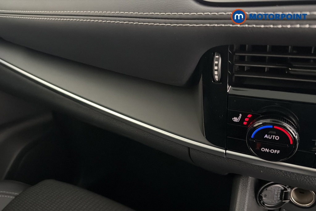 Nissan Qashqai N-Connecta Manual Petrol SUV - Stock Number (1683560) - 14th supplementary image