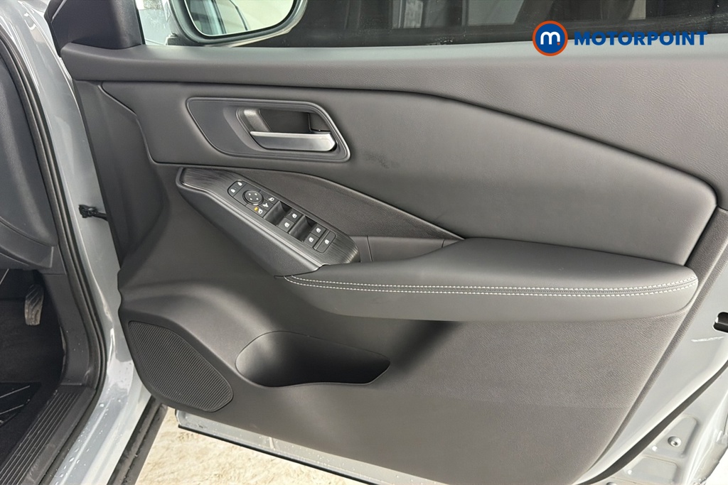 Nissan Qashqai N-Connecta Manual Petrol SUV - Stock Number (1683560) - 18th supplementary image