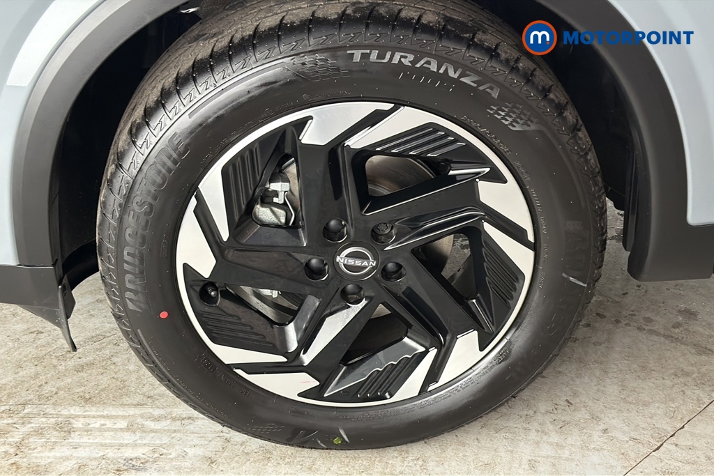 Nissan Qashqai N-Connecta Manual Petrol SUV - Stock Number (1683560) - 44th supplementary image