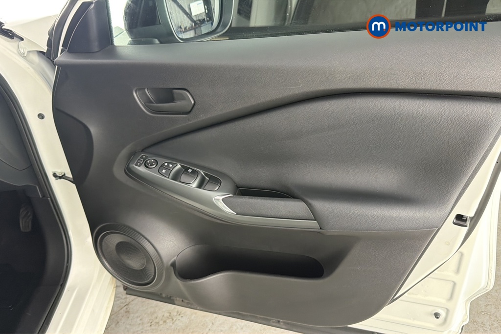 Nissan Juke Acenta Premium Automatic Petrol SUV - Stock Number (1687103) - 18th supplementary image