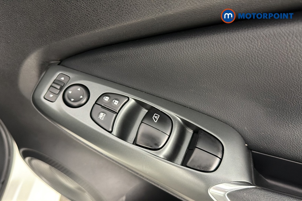 Nissan Juke Acenta Premium Automatic Petrol SUV - Stock Number (1687103) - 19th supplementary image