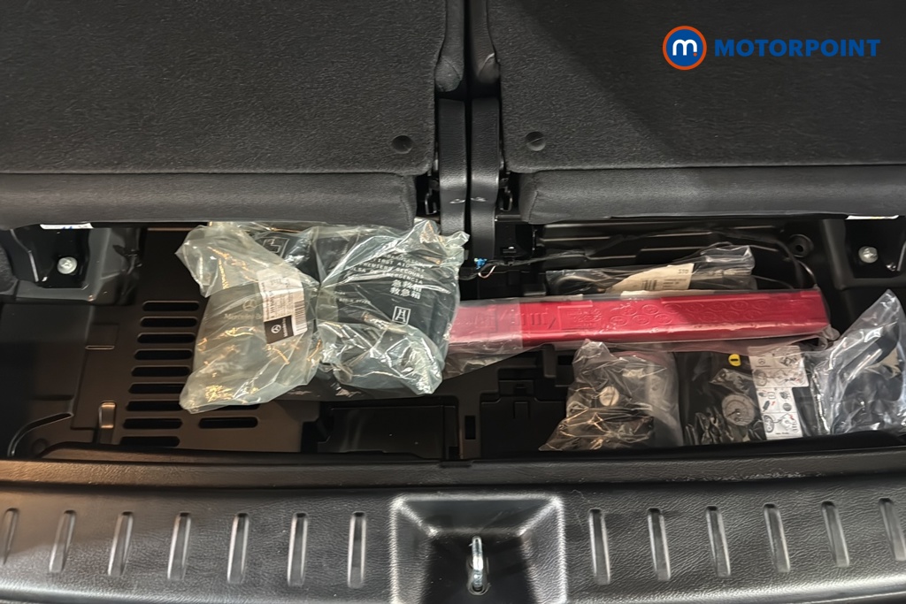 Mercedes-Benz GLB Amg Line Automatic Petrol SUV - Stock Number (1688479) - 33rd supplementary image