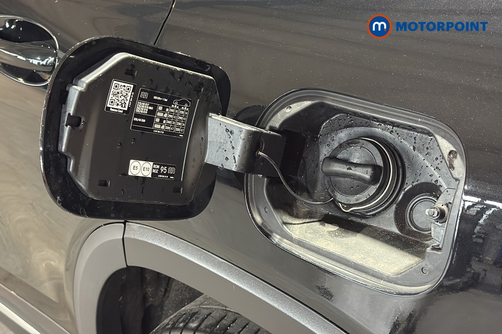 Mercedes-Benz GLB Amg Line Automatic Petrol SUV - Stock Number (1688479) - 41st supplementary image